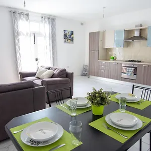 https://seafront-room.hotelssaintjulians.com